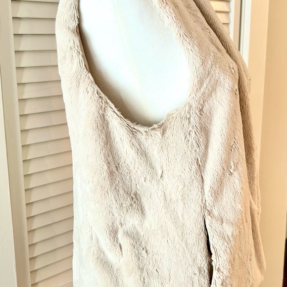 EIGHTY SIX CREAM FAUX FUR VEST, Size L Very soft & expensive looking! $24 - Picture 3 of 5